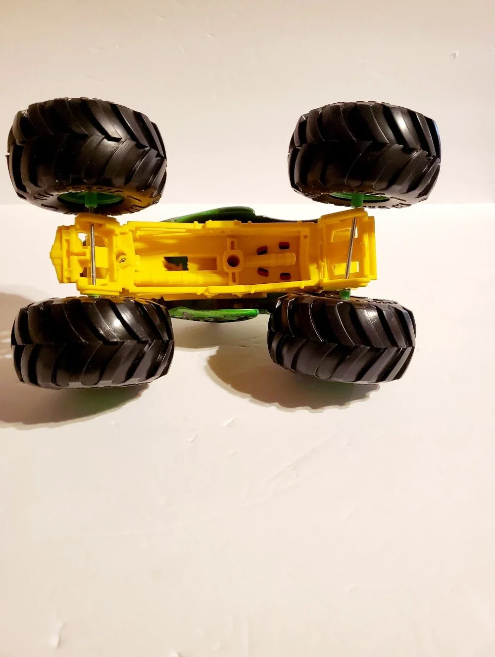 Hot Wheels Monster Trucks 1:24 Scale Rhinomite Green Die-Cast Mattel Toy Truck